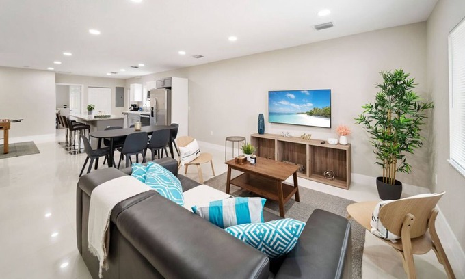 Liberty City House | Miami Wynwood Luxury House 4 Bedrooms-3 Bathrooms