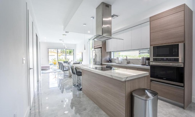 Coral Way House | Modern 4-Bedroom Townhouse with Pool!