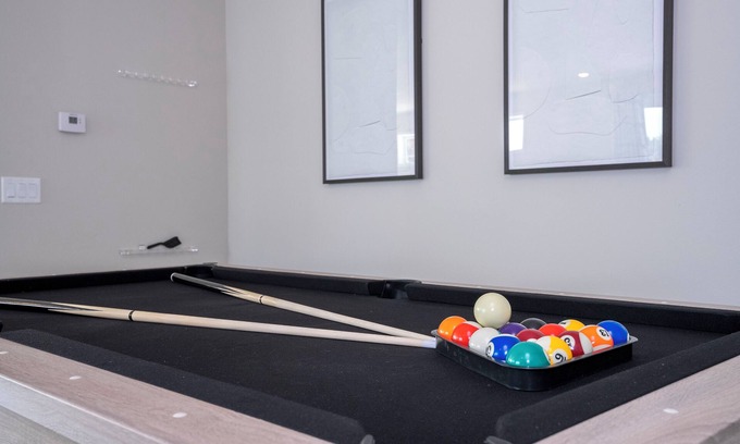 Reunion Apartment | Modern 5BR Retreat Minutes from Disney – Pool & Billiards Fun!