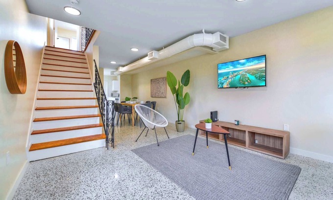 Northeast Miami House | Modern Extended Stay Near Miami Beach