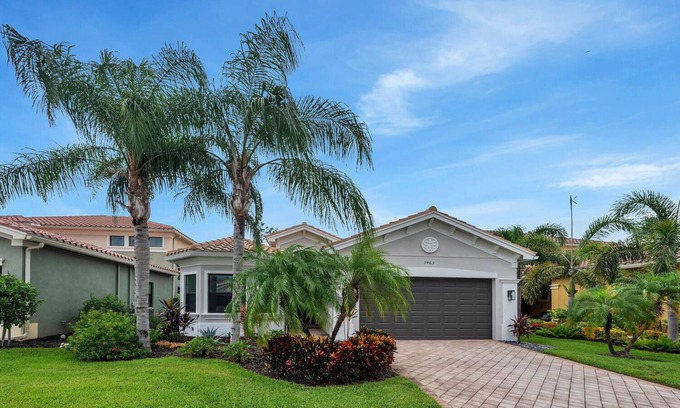 Naples House | Modern, Fresh Coastal Retreat in North Naples