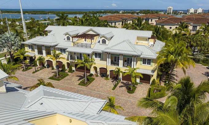 Jupiter House | Modern LuxeTownhome/Heated Pool/Beach/Golf/Boating
