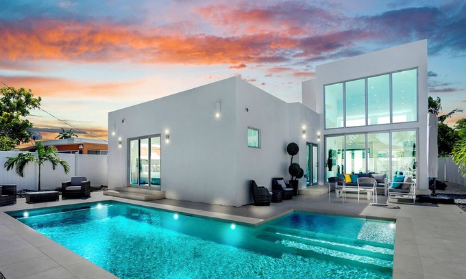 North Bay Village House | Modern Miami Beachouse with heated pool