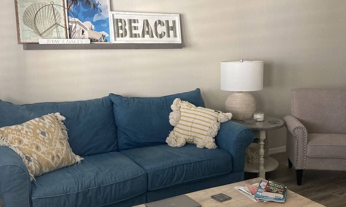 Crown Pointe Condo | Naples condo in quiet neighborhood