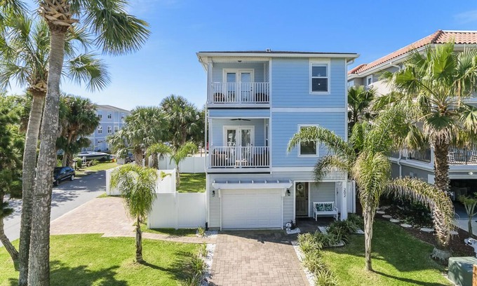 Jacksonville Beach House | Near Mayo Clinic 2 blocks from ocean 4 BR pet friendly perfect family home.