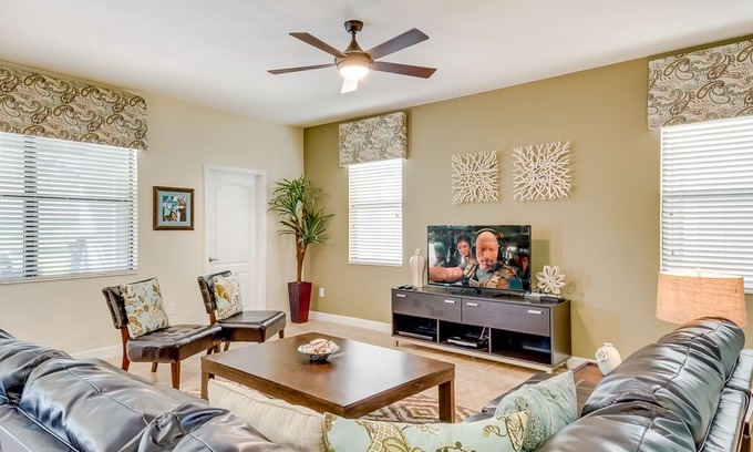 Davenport House | New 6 Bedroom home with full unlimited access to water park