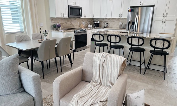 Venice House | NEW Cozy Home in Historic Venice