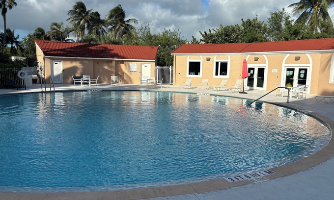 Key West Condo | NEW LISTING - CHARMING 2-BEDROOM CONDO IN BEAUTIFUL KEY WEST