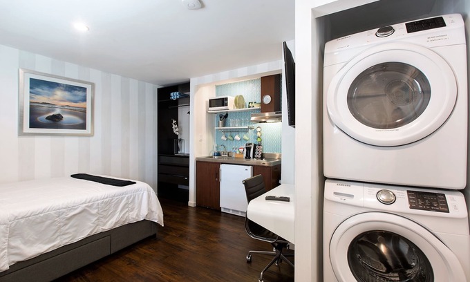 Fort Lauderdale House | New Studio with Pool and Laundry