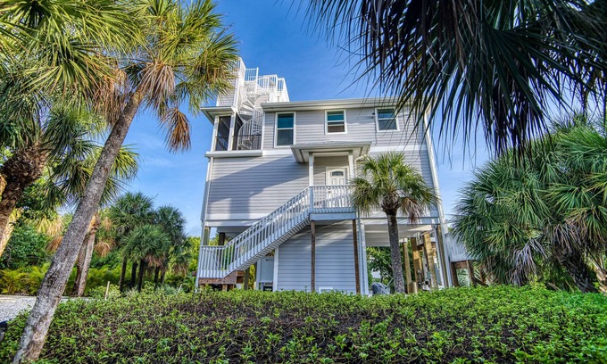 Jose's Hideaway House | NEWLY BUILT LUXURY ISLAND HOME w/ PRIVATE POOL, GOLF CARTS & ISLAND CLUB ACCESS