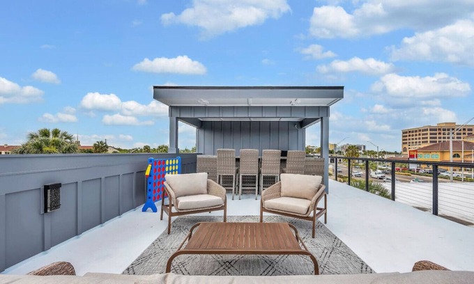 Jacksonville Apartment | Newly Built Oceanview Apartment with Rooftop