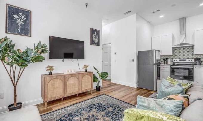 Springfield Apartment | Newly refreshed 2 BR Apt for LoZ fans!