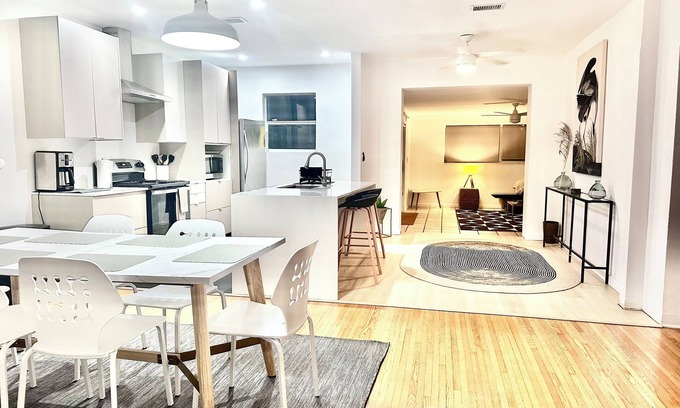 Coral Way House | Oasis centrally located minutes from Brickell, Coral Gables, South beach
