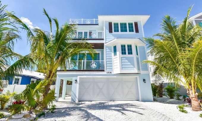 Bradenton Beach House | Ocean Breeze by AMI Locals