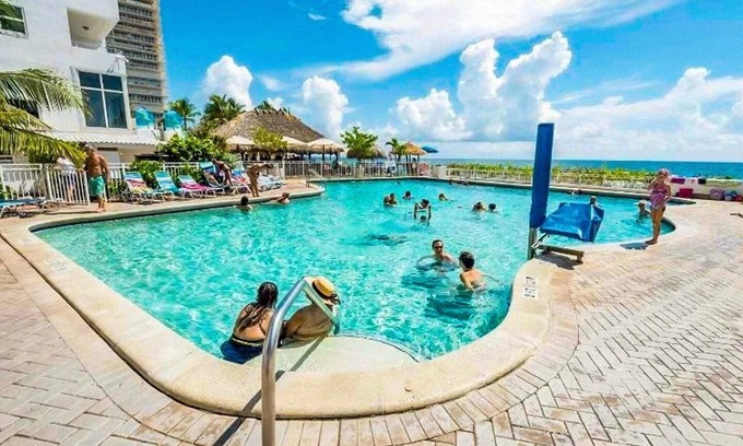 Galt Mile Condo | Ocean Front Resort 7th Floor