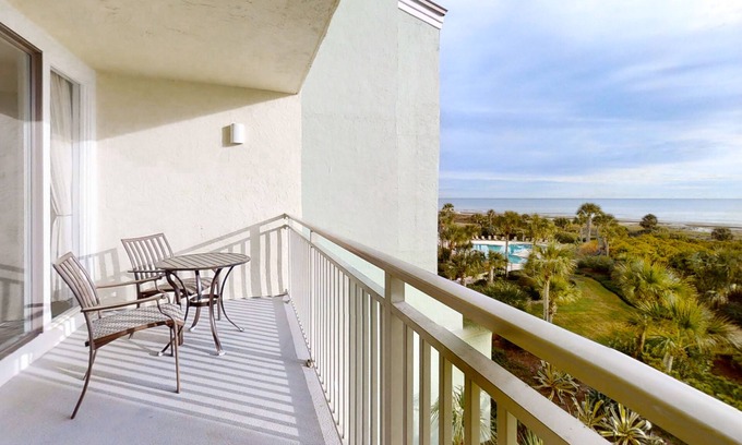 Fernandina Beach Condo | Oceanfront condo with large balcony, pool, central AC & views