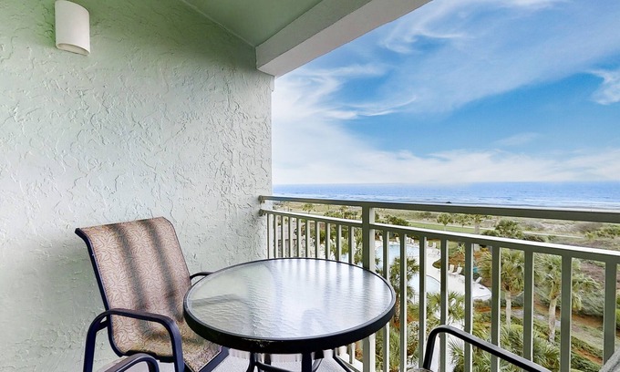 Fernandina Beach Condo | Oceanfront condo with breathtaking views, balcony, AC & outdoor pool