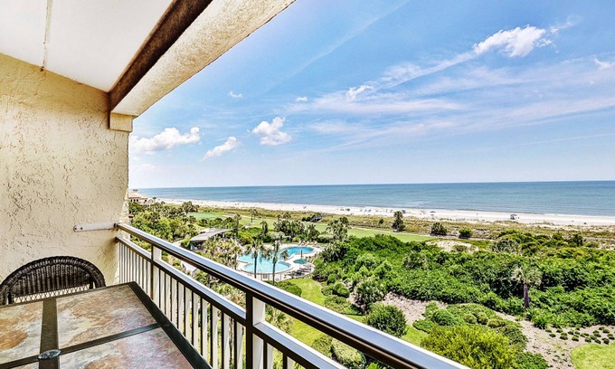 Fernandina Beach Condo | Oceanfront condo with spacious balcony, great views, AC & outdoor pool