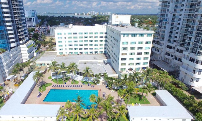 Mid Beach Apartment | Oceanfront Studio Casablanca Miami Beach