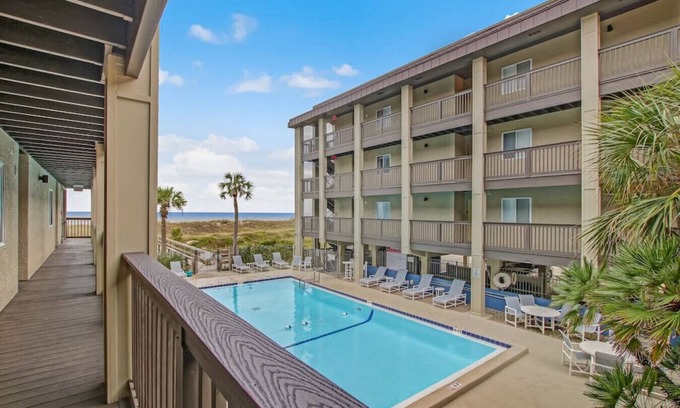 Fernandina Beach Condo | Oceanview Sand Dollar Villas Condo | Balcony | Pool