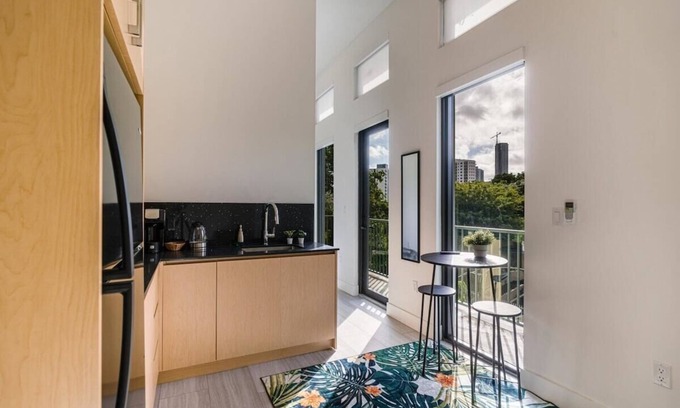 East Little Havana Apartment | Olive Studio | Balcony City | Roof Deck, Garden