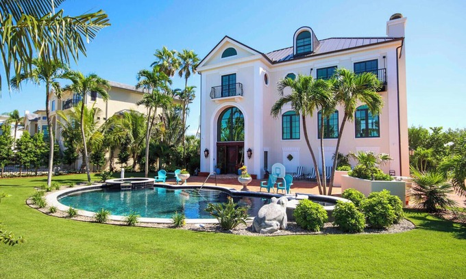 Wulfert House | One Captiva - Six bedroom gulf front home