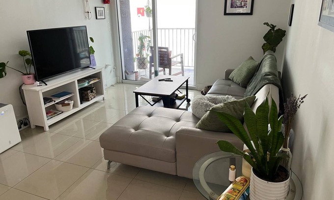 Downtown Miami Apartment | Only females nRoom with private bathroom nVery well located on downtown Miami.