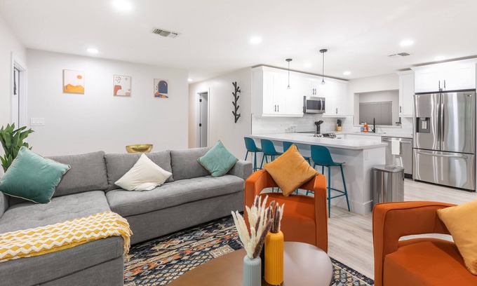 Hunt Club House | Palm Beach Bliss w/ Pool l Large Backyard l Grill