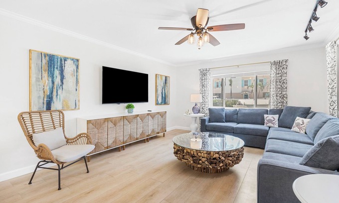 Ilexhurst House | Palm Cay 5, Newly Remodeled Townhome Steps from the Beach. Heated Pool