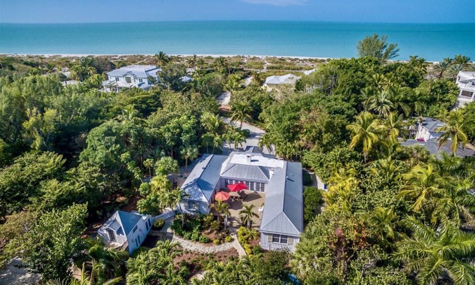 Captiva House | Palmflower House
