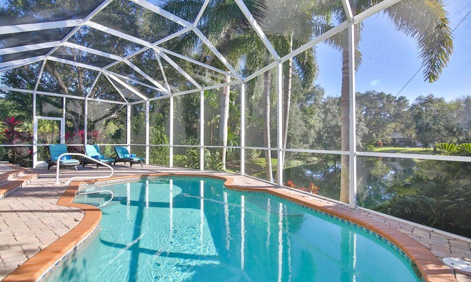 Heron's Watch House | Paradise Cove - Beautiful Lakeview and Private Pool
