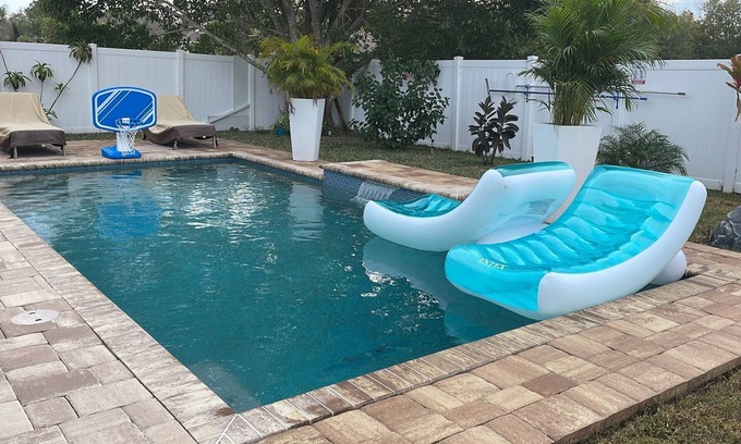 Trailer Estates House | Paradise Heated Pool Home Near IMG Academy and Siesta Key Beach.