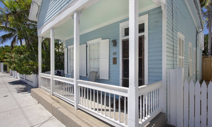 Historic Seaport House | Paradise on Eaton- 3 bedroom 3 bath home w/private pool near Historic Seaport