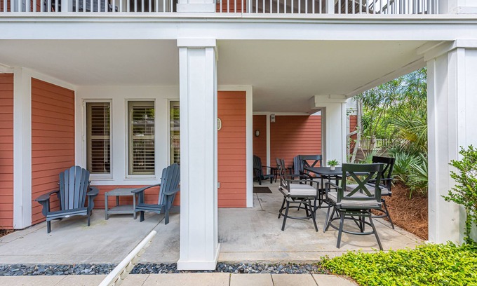 Baytowne Wharf Condo | Patio ~ Fully Equipped Kitchen ~ Community Pool ~ Fitness Center