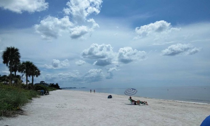 Bonita Shores House | Peaceful home next to the best restaurants, BEACHES. $5 CLEANING