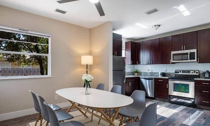 Poinciana Park Condo | Peaceful Suite Close To The City & Beach/Flat 5