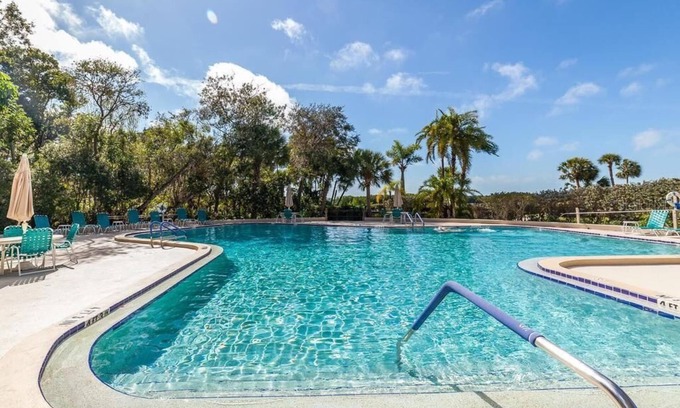 Sarasota Apartment | Pelican Cove Retreat
