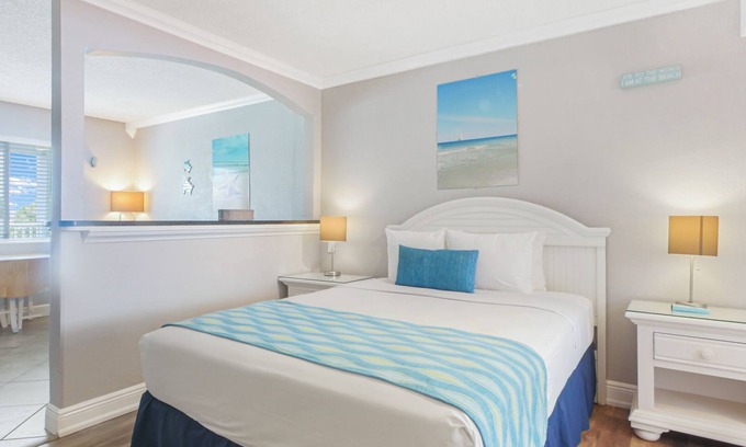 Clearwater Beach Condo | Pelican Pointe 311:Walk to Beach~Pool~Free Parking