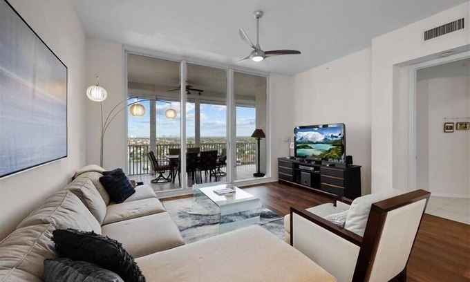 Vanderbilt Beach Condo | Penthouse 3 bedroom condo at Regatta - REG 2-PH01