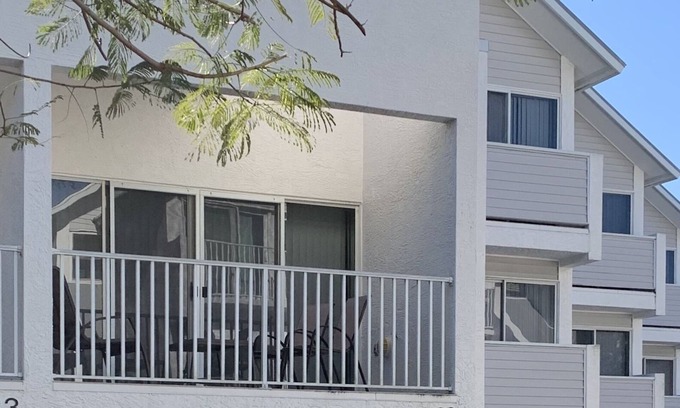 Live Oak Landings Condo | Perfectly Located on Manasota Key with ClosenBeach to Bay Access