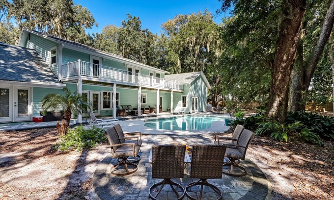 Amelia City House | Pet Friendly | 5000 Sq Ft | 2 Living Rooms & 2 Kitchens | Optional Pool Heat | Firepit | Fenced Yard