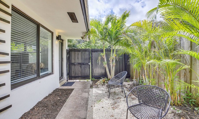 Central Oakland Park Apartment | Pet-Friendly Florida Abode w/ Patio, Near Beaches!