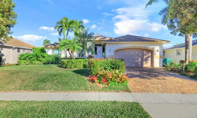Marco Island House | Pet-friendly home w/pool & steps to beach/food