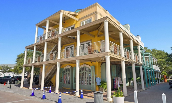 Seaside Condo | Pet Friendly in Seaside, Location, Large Wrap-Around Balcony + 2 Adult Bikes!