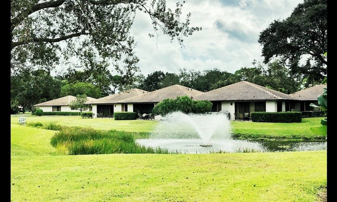 Palm Beach Gardens House | PGA NATIONAL CLUB COTTAGE 2BR 2BA
