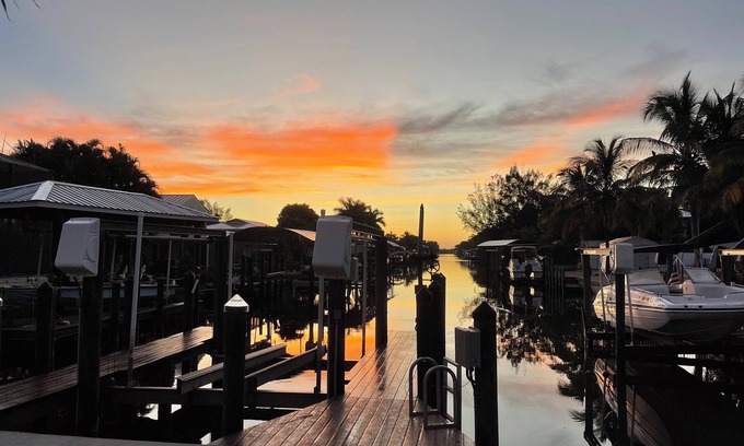 Saint James City House | Pine Island canal home with boat access to Gulf.nn