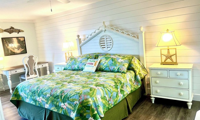 Sanibel Condo | Pointe Santo Gulf View Fully Remodeled Available Thanksgiving Week Veteran Rates