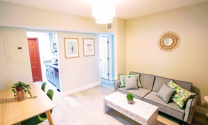 Pompano Beach House | Pompano Beach Serenity Pet-Friendly Family Getaway!