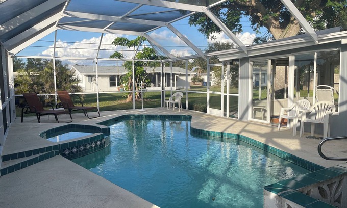 Plantation House | Pool Home- 3BR 2BA House Near Beaches & all that Beautiful Venice as to offer!