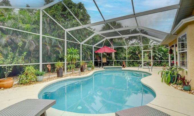 Central Naples House | Prime Vacation Haven: Enjoy Naples in Style